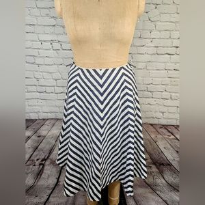Jones New York Signature Size 12 Navy & White Chevron Stripe Cotton.Midi Skirt